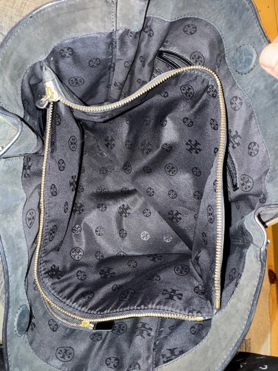 Tory Burch Ivy Side Zip Patent Leather Tote - Picture 12 of 17